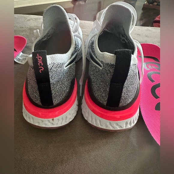 Nike Epic React Hot Pink Black White Womens Sz 9 - Picture 3 of 6